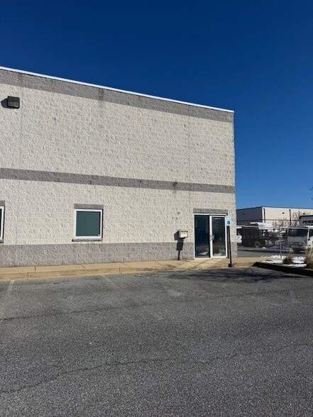 34 Industrial Blvd, New Castle, DE for lease - Building Photo - Image 3 of 9