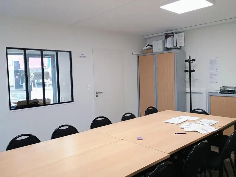 Bureau dans Saint-Étienne-du-Bois à louer - Photo intérieure - Image 3 de 5