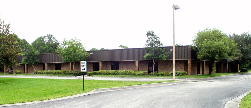 305 East Dr, Melbourne, FL for lease - Building Photo - Image 3 of 15