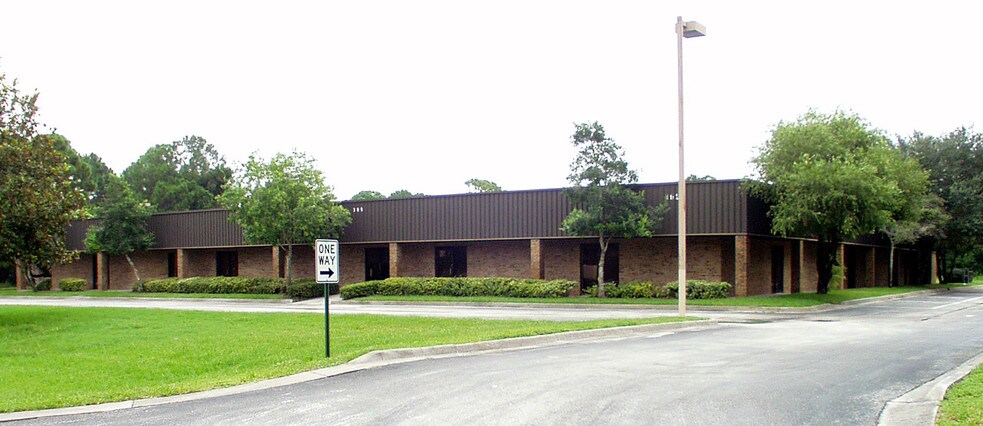 305 East Dr, Melbourne, FL à louer - Photo du bâtiment - Image 3 de 15