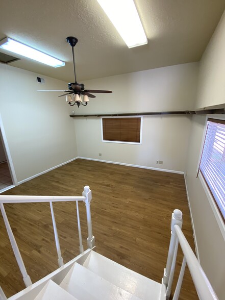 13301 Fm 2432 Rd, Willis, TX for lease - Interior Photo - Image 2 of 11