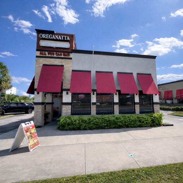 6320 International Dr, Orlando, FL à louer - Photo du bâtiment - Image 3 de 9