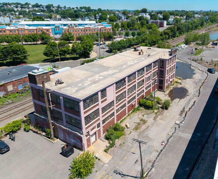 305 Eastern Ave, Chelsea, MA à vendre - Photo du bâtiment - Image 2 de 6