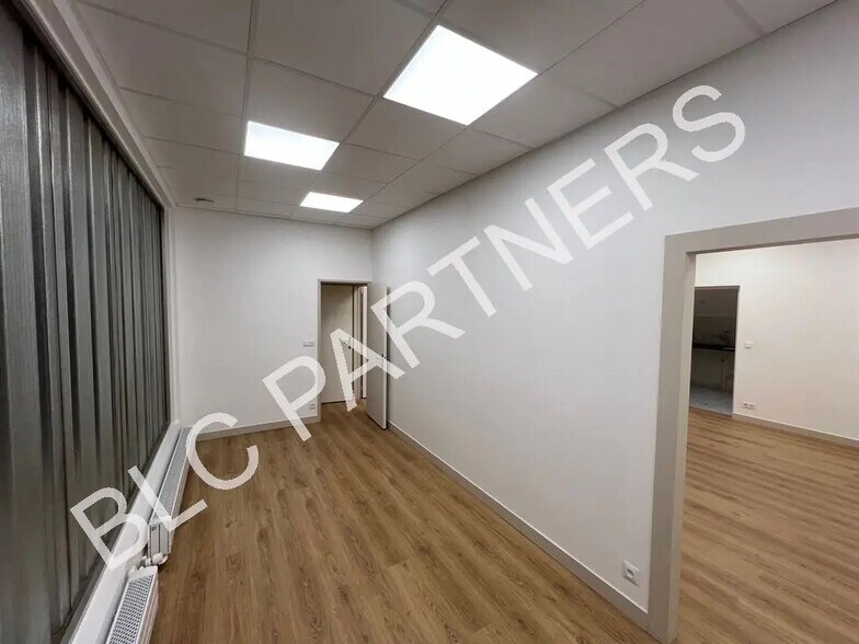 Office in Paris for sale - Interior Photo - Image 2 of 7