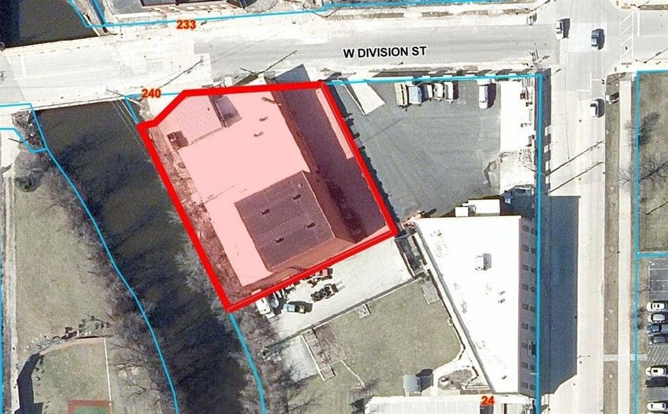 240 W Division St, Fond Du Lac, WI for sale - Building Photo - Image 2 of 11