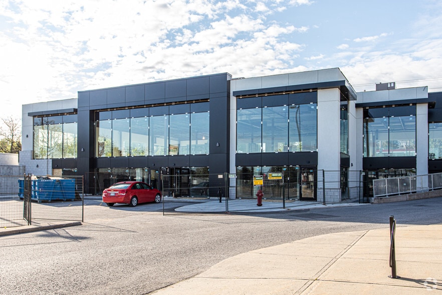 5925-5929 Jeanne D'Arc Blvd, Ottawa, ON for lease - Building Photo - Image 2 of 6