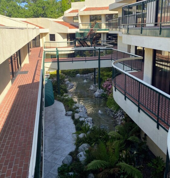 4035 E Thousand Oaks Blvd, Westlake Village, CA à louer - Photo du bâtiment - Image 2 de 6