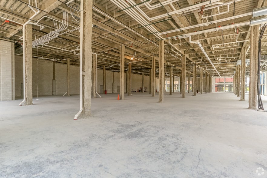 11500 W Burleigh St, Wauwatosa, WI for lease - Interior Photo - Image 3 of 64