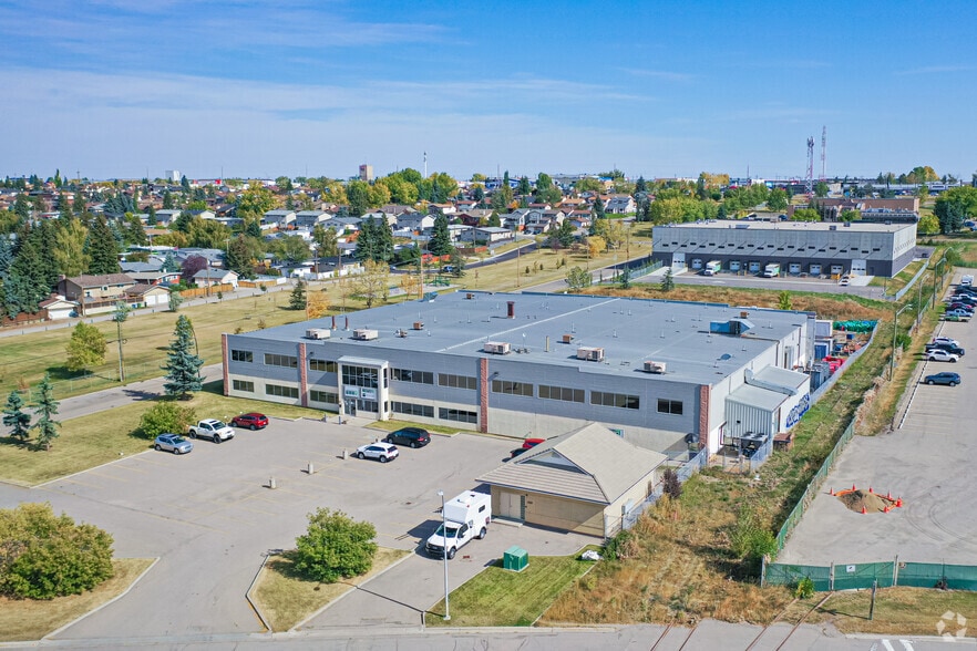 278 19th St NE, Calgary, AB for sale - Aerial - Image 2 of 4