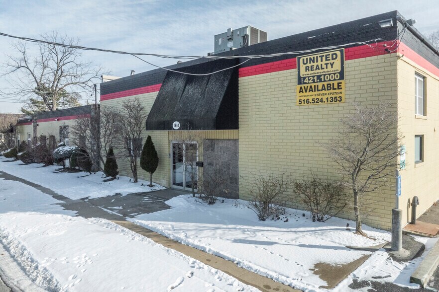 1834 Lansdowne Ave, Merrick, NY à vendre - Photo du bâtiment - Image 3 de 7