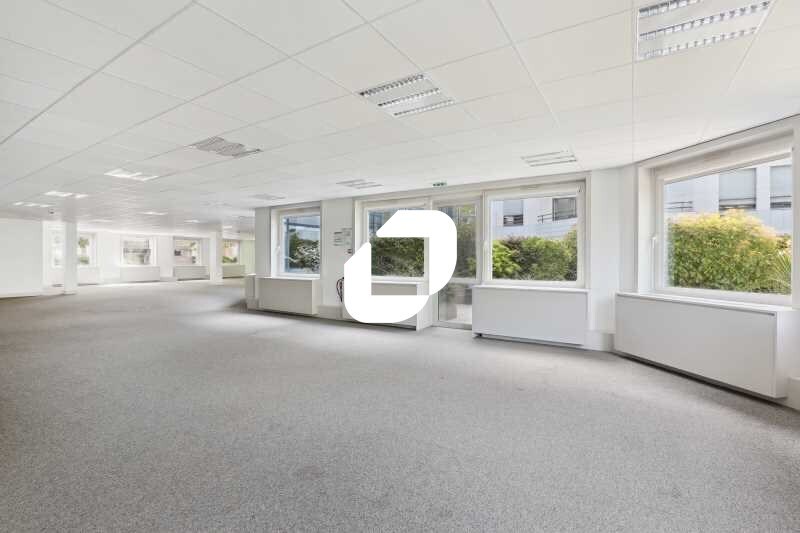 Bureau dans Suresnes à louer - Photo du bâtiment - Image 1 de 13