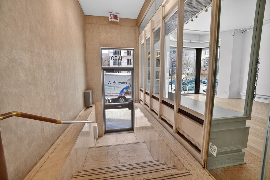 1490 Rue Sherbrooke O, Montréal, QC à louer - Photo du bâtiment - Image 2 de 20