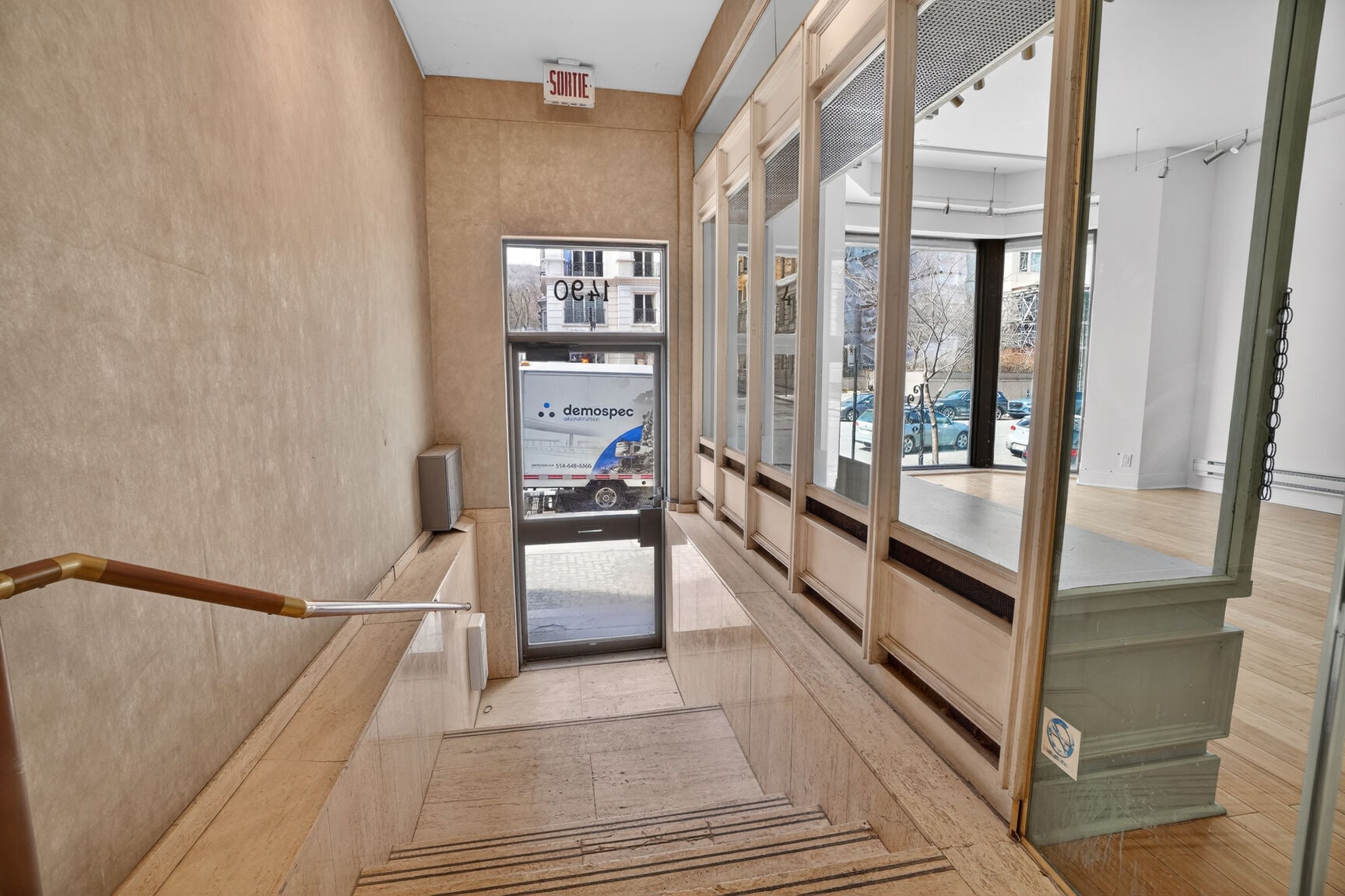 1490 Rue Sherbrooke O, Montréal, QC à louer Hall d’entrée- Image 1 de 15