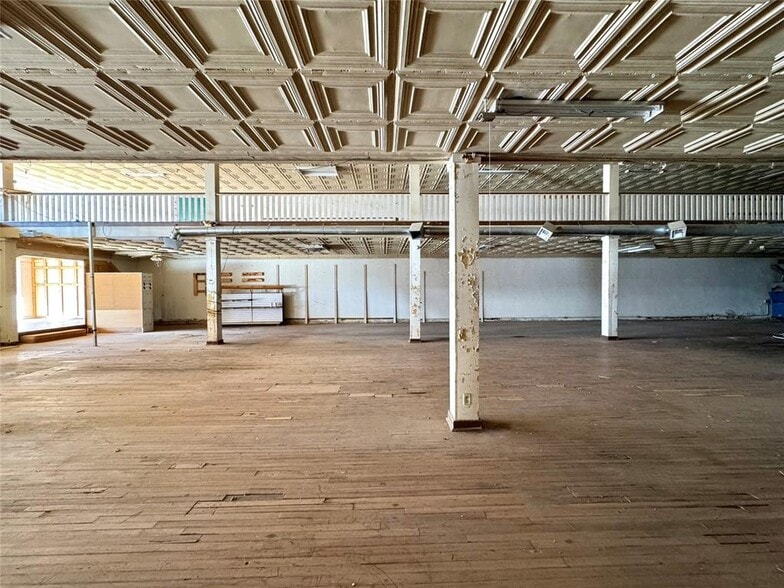516 W Chickasha Ave, Chickasha, OK for sale - Building Photo - Image 3 of 21