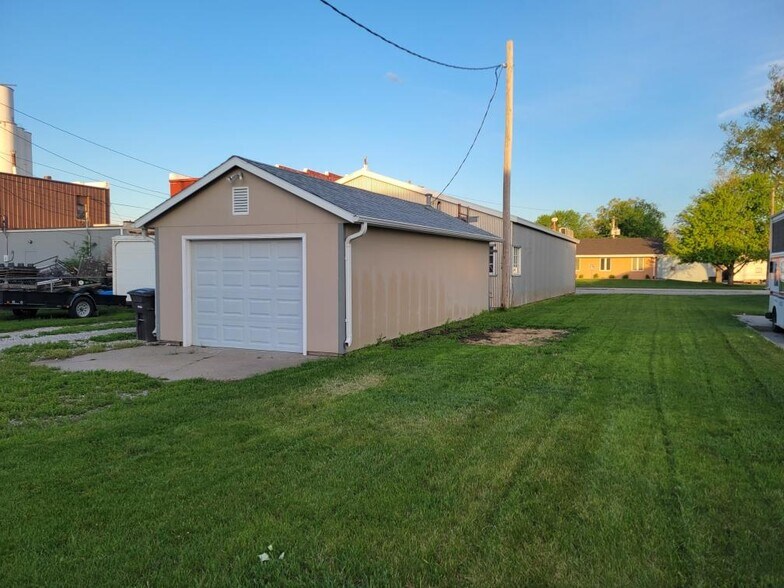 10830-10840 N 142nd St, Waverly, NE à vendre - Photo du bâtiment - Image 2 de 3