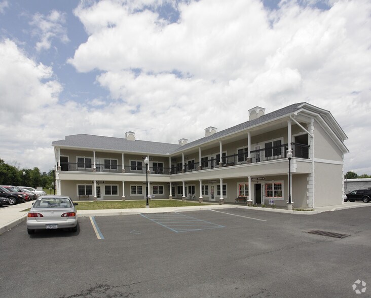 76-82 Boniface Dr, Pine Bush, NY à vendre - Photo du bâtiment - Image 1 de 11