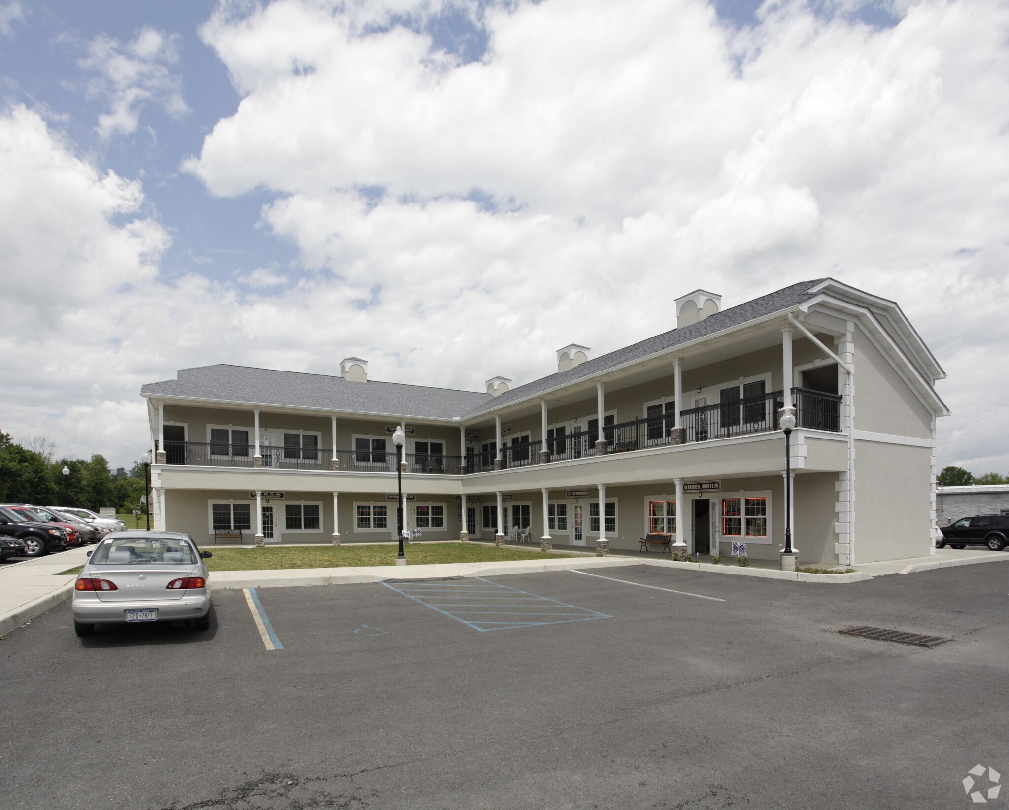 76-82 Boniface Dr, Pine Bush, NY à vendre Photo du bâtiment- Image 1 de 12