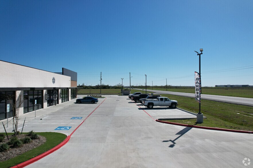 6002 FM 3180 Rd, Baytown, TX à louer - Photo du bâtiment - Image 3 de 5