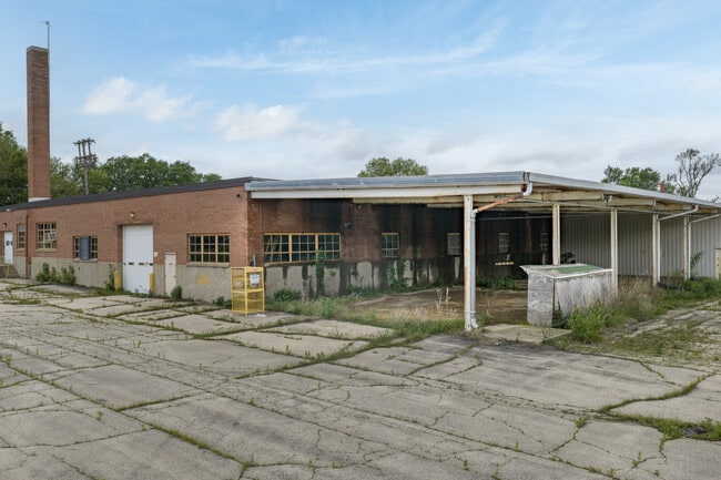 More details for 947 E Clinton St, Freeport, IL - Industrial for Auction