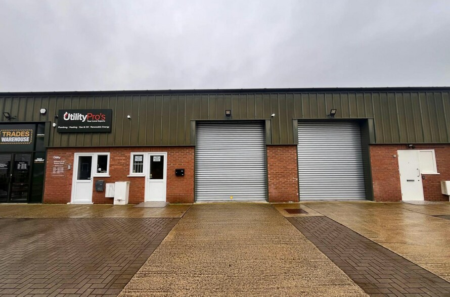 1-8 Bicester Rd, Aylesbury à louer - Photo du bâtiment - Image 1 de 1