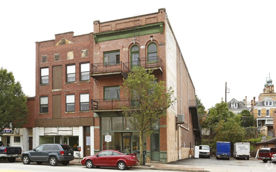 510 E 8th Ave, Homestead, PA à vendre - Photo principale - Image 1 de 3