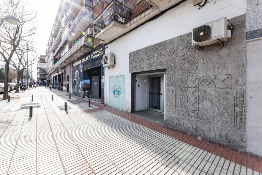 Immeuble residentiel dans Madrid, Madrid à vendre - Photo du bâtiment - Image 2 de 5