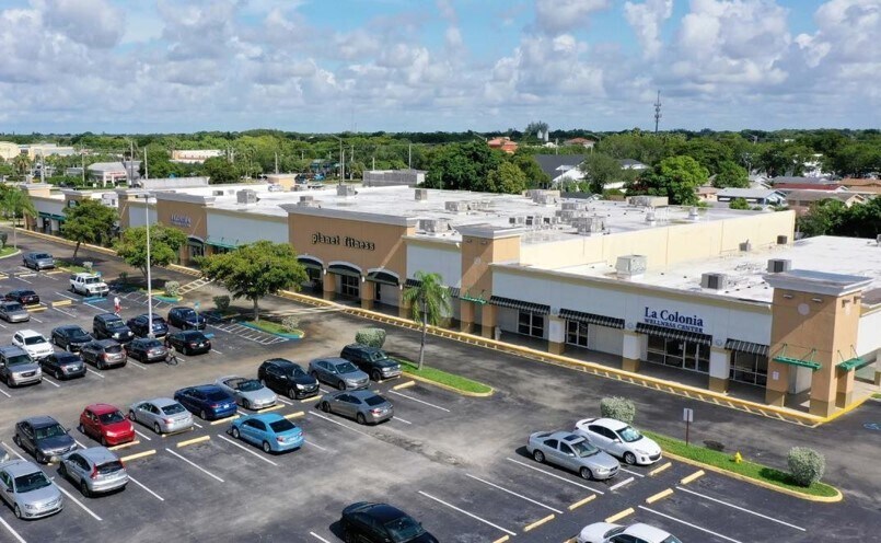 5710 N University Dr, Tamarac, FL à louer - Photo du bâtiment - Image 1 de 8