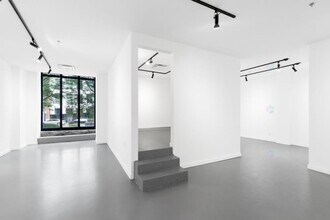 220 Rue Saint-Paul O, Montréal, QC for lease Building Photo- Image 2 of 8