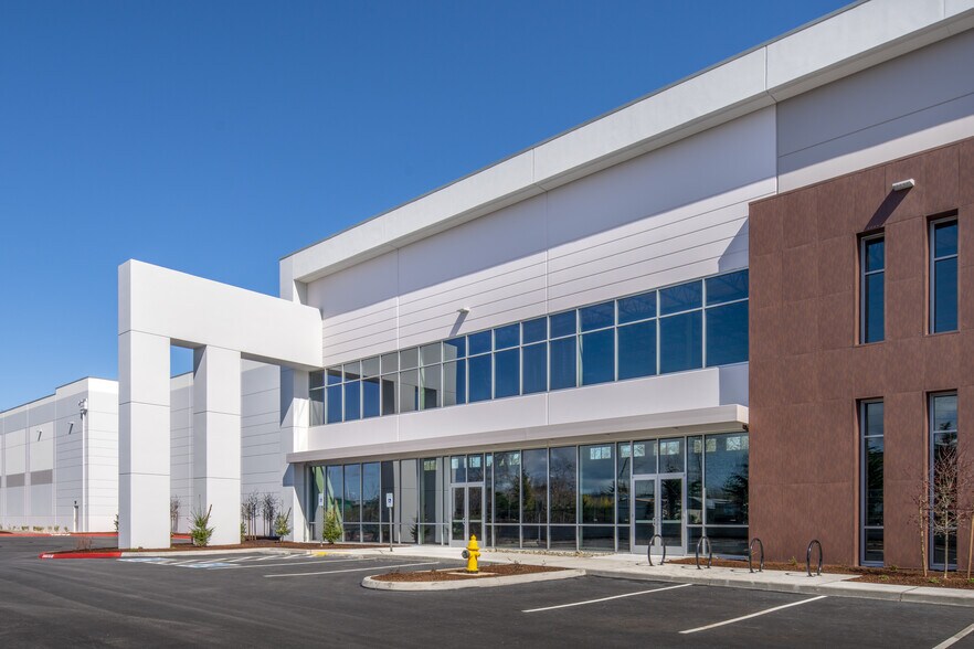2131 100th St SW, Everett, WA for lease - Building Photo - Image 2 of 9