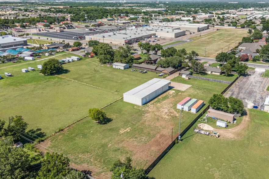 124 S Nolan River Rd, Cleburne, TX for lease - Building Photo - Image 3 of 25