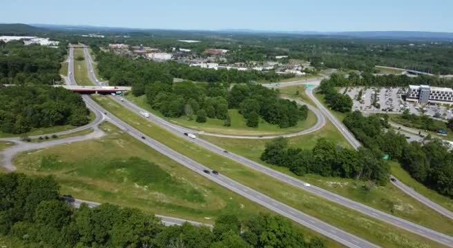599 E Main St, Middletown, NY à louer - Vidéo sur l’inscription commerciale - Image 3 de 14