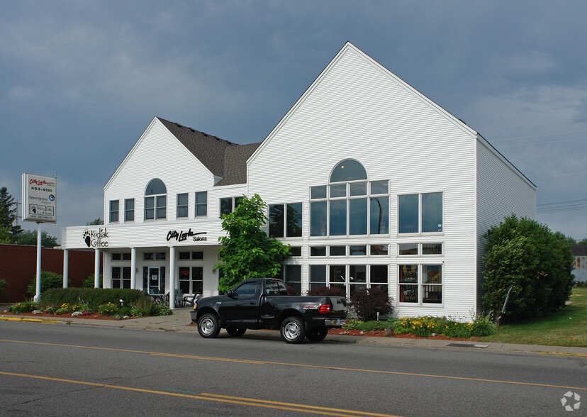 44 S Lake St, Forest Lake, MN for lease - Building Photo - Image 2 of 37