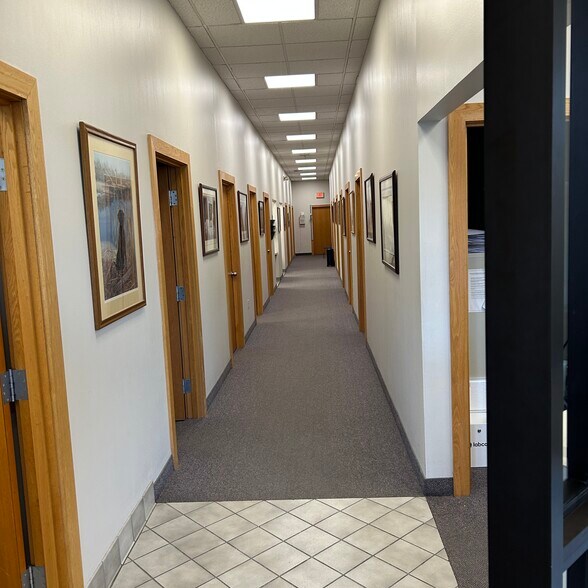 200 N Main St, East Longmeadow, MA à louer - Photo du bâtiment - Image 3 de 6