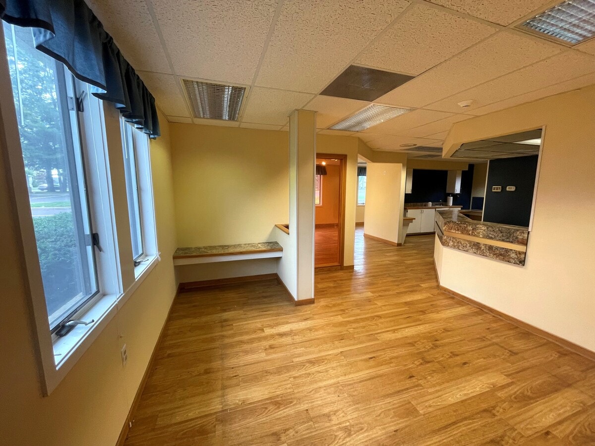 333 N Oxford Valley Rd, Fairless Hills, PA 19030 - Unité 101 - - Photo intérieure - Image 1 of 11