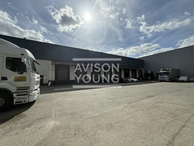 Industrial in Gonesse for lease - Building Photo - Image 1 of 4