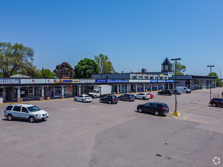 964-996 Albion Rd, Toronto, ON à vendre - Photo du bâtiment - Image 3 de 3