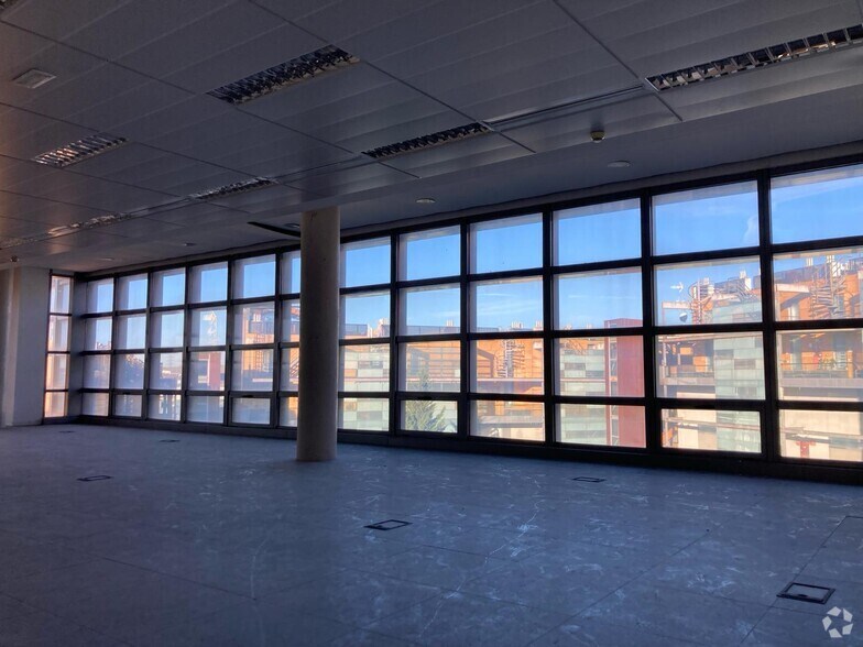 Calle de Huelva, 16, Alcobendas, Madrid for sale - Building Photo - Image 2 of 13