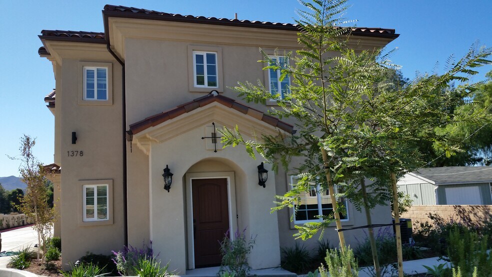 1378-1380 Patricia Ave, Simi Valley, CA à vendre - Photo du bâtiment - Image 3 de 30
