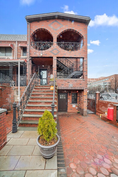 70 E 39th St, Brooklyn, NY for sale - Building Photo - Image 3 of 4