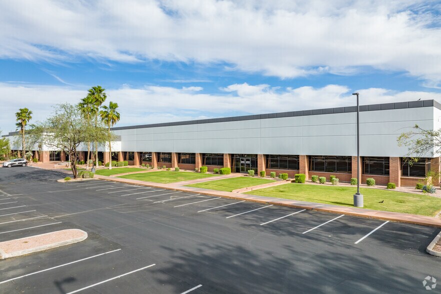 8160 S Hardy Dr, Tempe, AZ à louer - Photo du bâtiment - Image 2 de 8