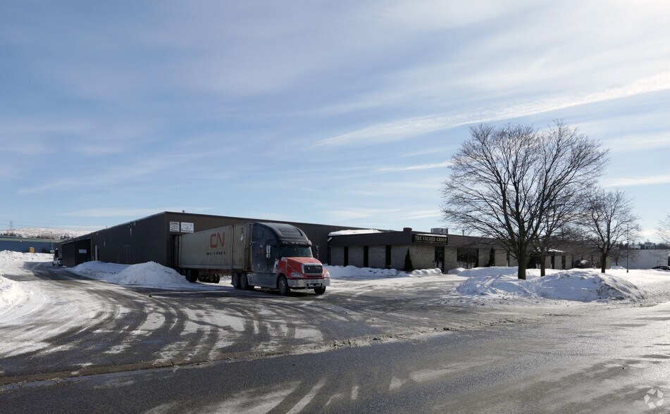445 Dobbie Dr, Cambridge, ON à louer - Photo du bâtiment - Image 2 de 2