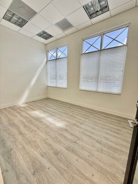 4660 Cardinal Way, Naples, FL à louer - Photo du bâtiment - Image 2 de 14