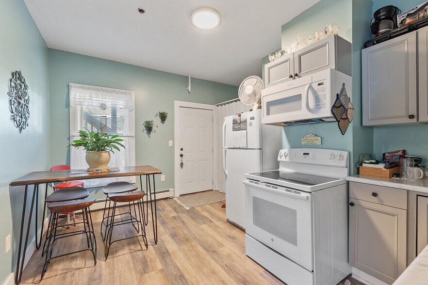122 Laurel St, Fitchburg, MA à vendre - Photo du bâtiment - Image 3 de 38