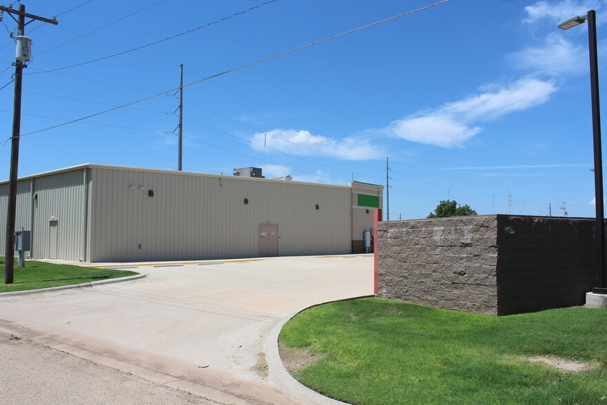 302 N Birch Ave, Munday, TX à vendre - Photo du bâtiment - Image 2 de 22