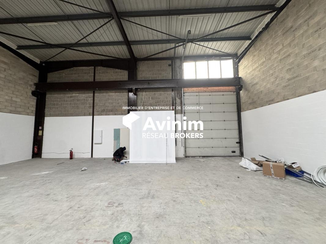 Industrial in Le Thillay for lease Interior Photo- Image 1 of 6