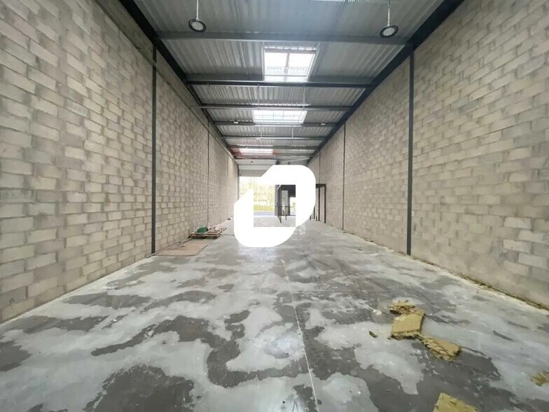 Office in Éragny for lease - Building Photo - Image 2 of 5