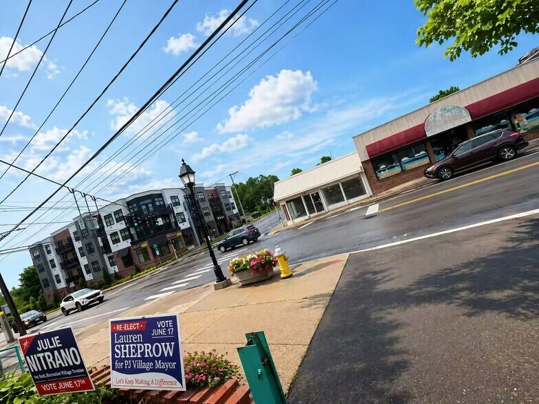 1502 Main St, Port Jefferson, NY à vendre - Photo du bâtiment - Image 3 de 7