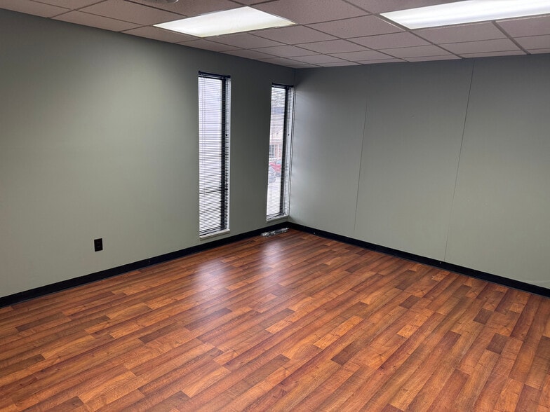 36358-36380 Garfield Rd, Clinton Township, MI for lease - Interior Photo - Image 2 of 10