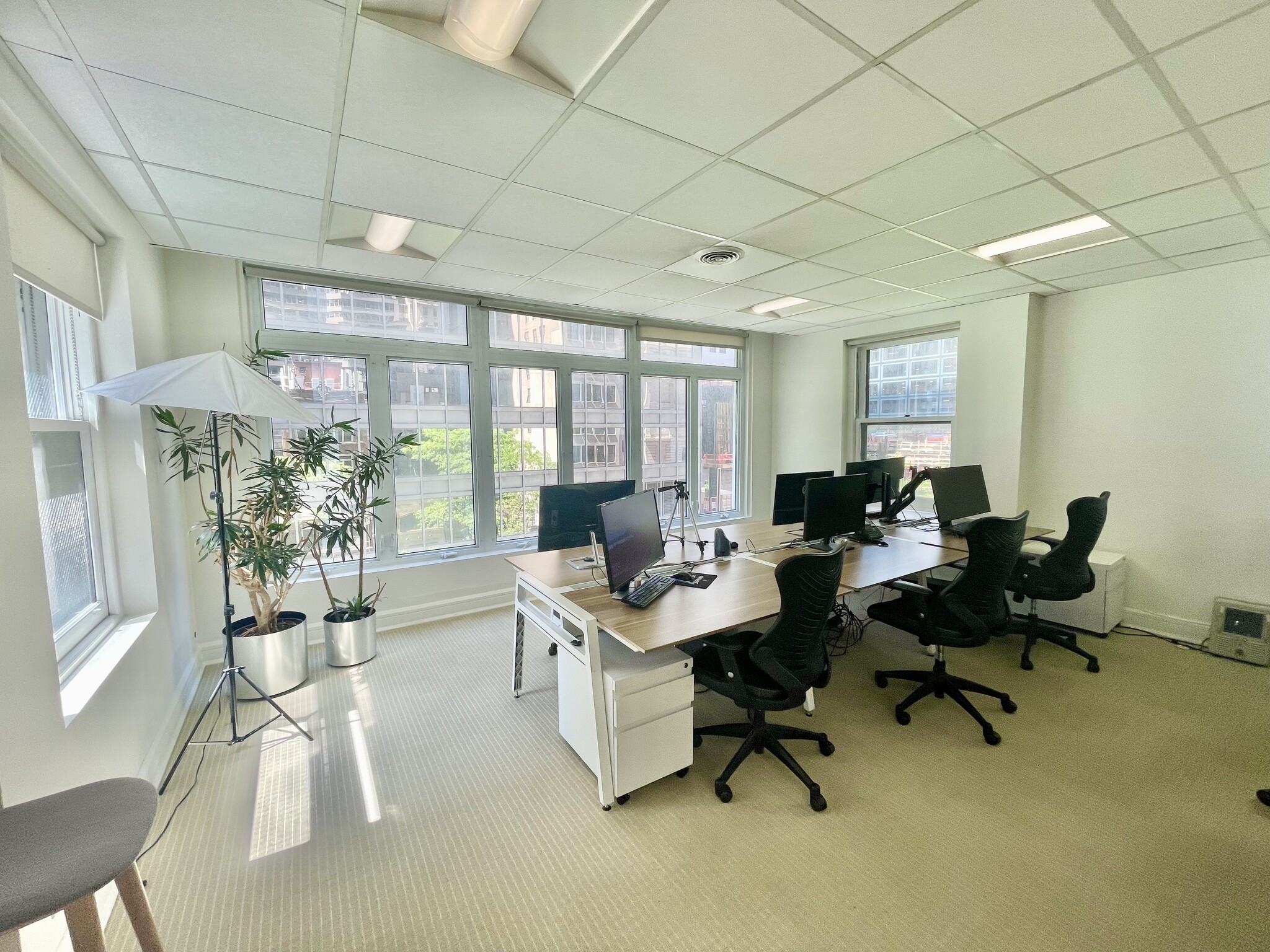 9 E 53rd St, New York, NY for lease Interior Photo- Image 1 of 7