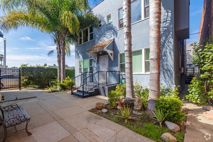 135-137 W 5th St, Long Beach, CA à vendre - Numérisation 3D de Matterport - Image 2 de 4